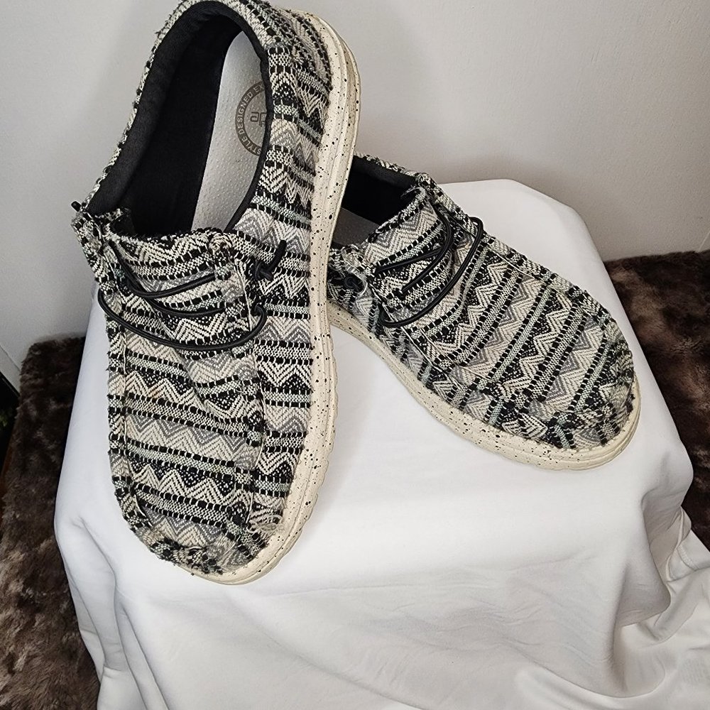 Womens Hey Dude Size 10